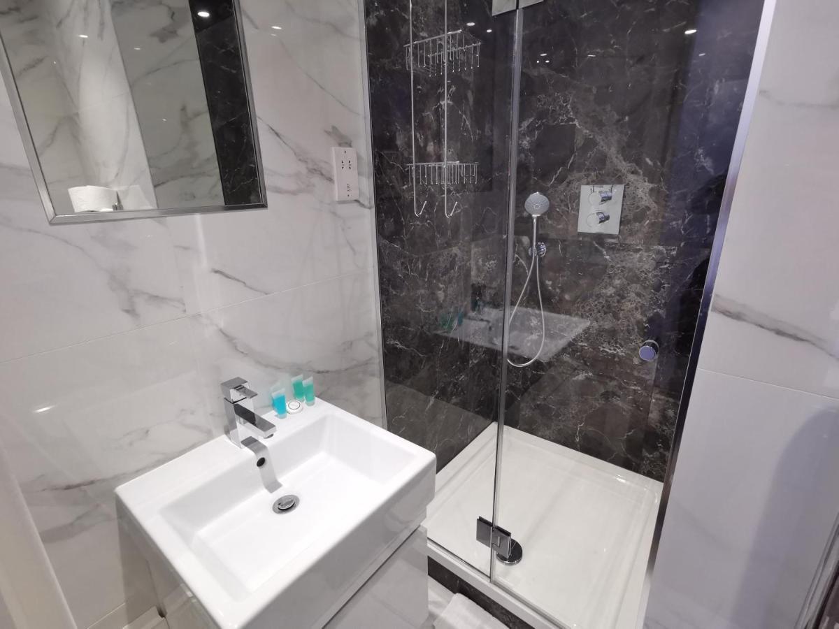 City Prime Apartments Londýn Exteriér fotografie A shower cubicle