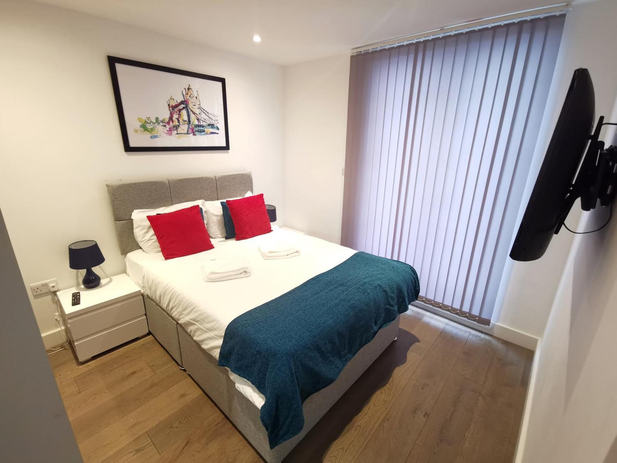 City Prime Apartments Londýn Exteriér fotografie A bedroom in a serviced apartment in London