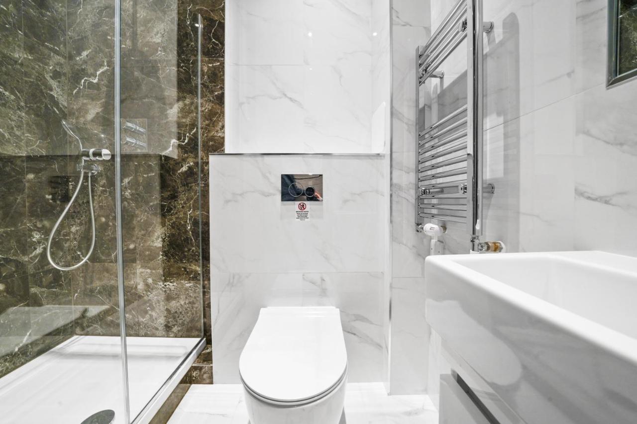 City Prime Apartments Londýn Exteriér fotografie A modern bathroom
