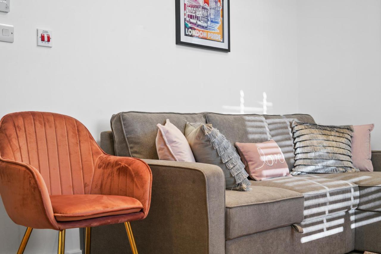 City Prime Apartments Londýn Exteriér fotografie A sofa